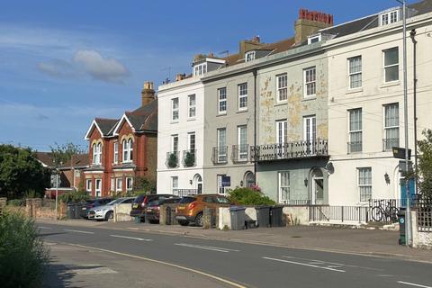 London Road, Deal, CT14 4 bed terraced house for sale