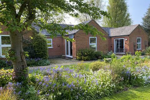 High Road East, Old Felixstowe, IP11 2 bed bungalow for sale