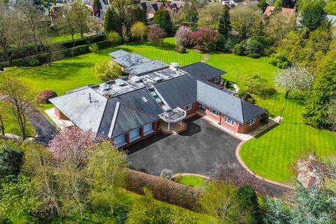 6 bedroom detached house for sale