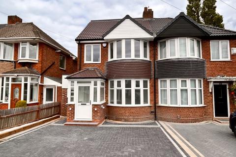 Elizabeth Road, Sutton Coldfield, B73... 3 bed semi