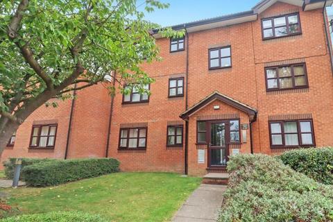 King Georges Avenue, Watford, WD18 Studio for sale