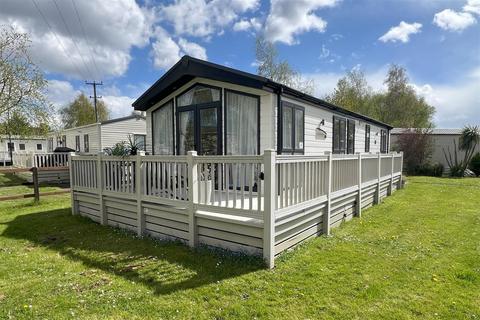 Oakdene Forest Park, St Leonards 2 bed mobile home for sale