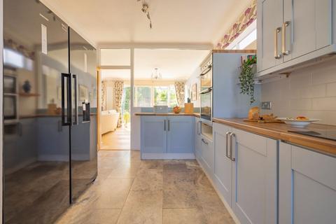 Milnthorpe Road, Eastbourne 4 bed detached house for sale