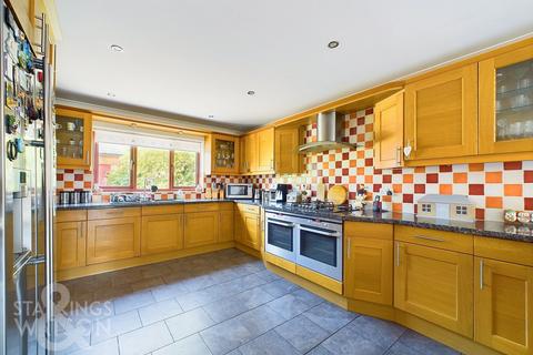 Post Office Road, Lingwood, Norwich 4 bed detached house for sale