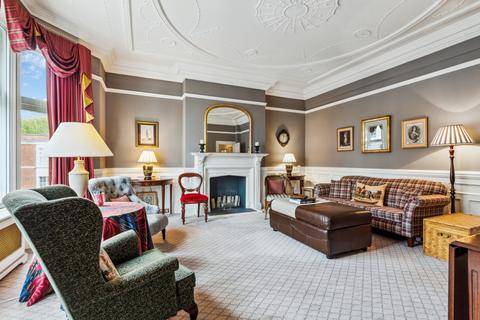 Old Court Place, Kensington 2 bed flat for sale