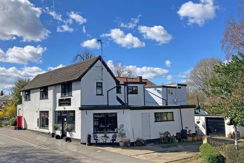Grundisburgh, Nr Woodbridge, Suffolk 2 bed apartment for sale