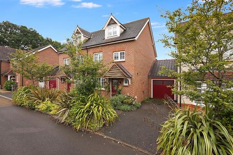 Keele Avenue, Maidstone, ME15 4 bed semi