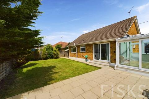 Beatrice Avenue, Canvey Island, SS8 2 bed detached bungalow for sale