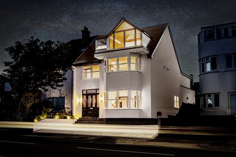 Chalkwell SS0 2 bed flat for sale