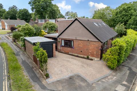 Oaklands Drive, Wokingham 5 bed detached house for sale