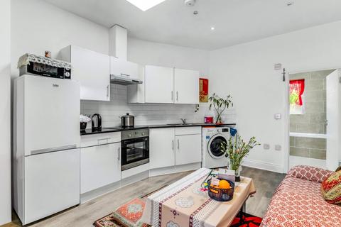Cambridge Avenue, Kilburn 2 bed apartment for sale