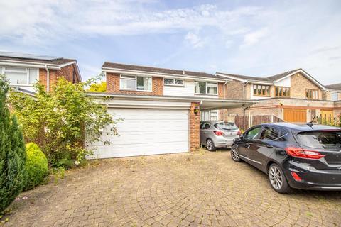 Maplin Way North, Thorpe Bay SS1 5 bed detached house for sale