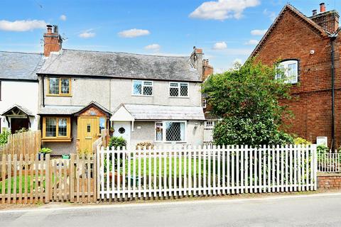 Hunningham, Leamington Spa 2 bed end of terrace house for sale