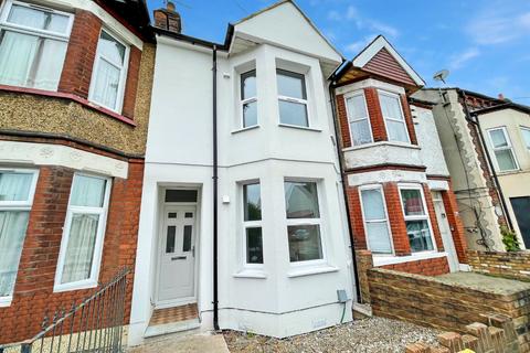 Old Bedford Road, Luton... 2 bed terraced house for sale