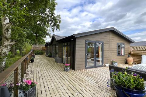 Ladera, Back Lane, Eaton 3 bed park home for sale