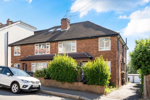 Hadley Road, Barnet, EN5 2 bed maisonette for sale