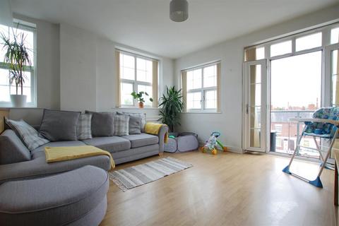 Fosse Road North, Leicester... 2 bed flat for sale