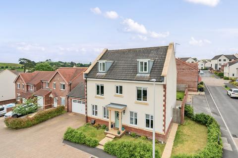 6 bedroom detached house for sale