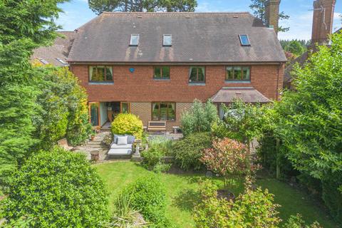 Maidstone Road, Maidstone ME17 6 bed detached house for sale