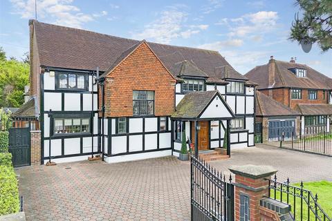 High Road, Chigwell IG7 6 bed detached house for sale