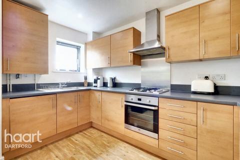 Park Lane, Greenhithe 2 bed flat for sale
