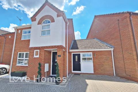 3 bedroom link detached house for sale