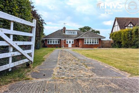 Dumont Avenue, St Osyth Village 3 bed bungalow for sale