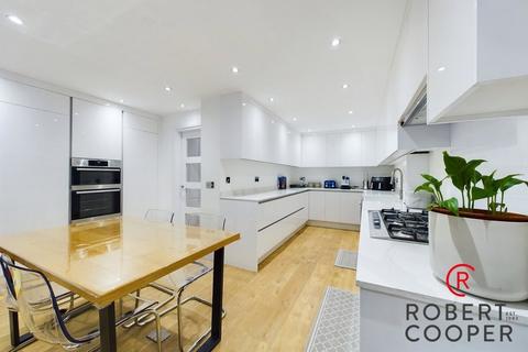 Coleridge Drive, Ruislip, HA4 5 bed semi