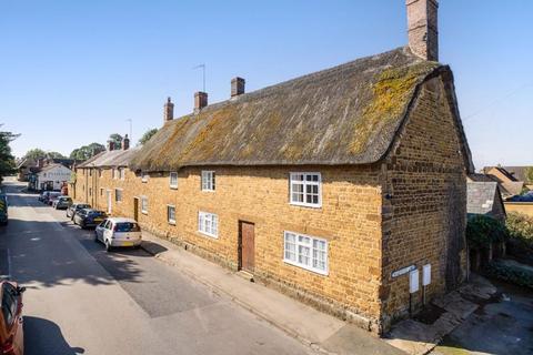 High Street, Banbury OX15 3 bed cottage for sale