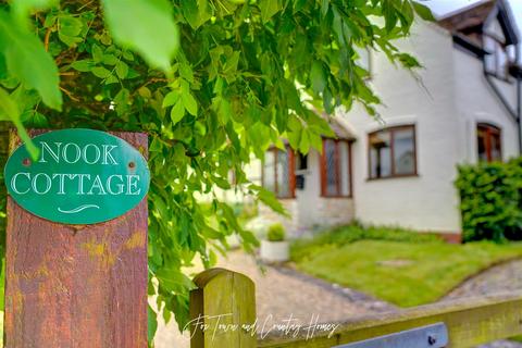 Abbots Morton WR7 6 bed detached house for sale