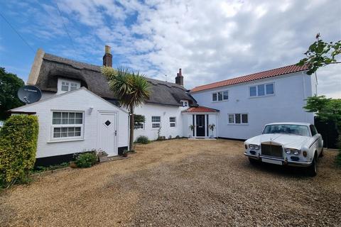 Mill Road, Hemsby 4 bed detached house for sale