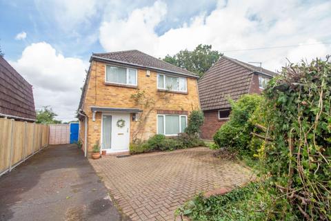 Sutton Road, Cowplain, PO8 8PT 3 bed detached house for sale