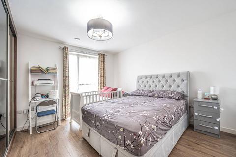 Moorhen Drive, Hendon, London, NW9 2 bed flat for sale