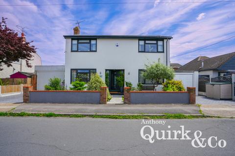 Maurice Road, Canvey Island, SS8 2 bed detached house for sale