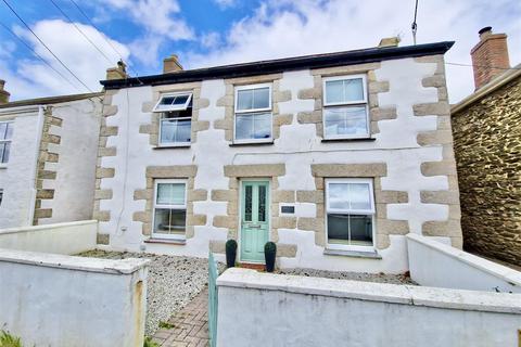 4 bedroom end of terrace house for sale