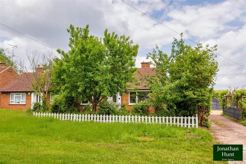 2 bedroom semi-detached bungalow for sale