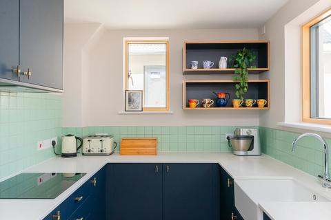 Water Lillies, Kings Weston 2 bed flat for sale