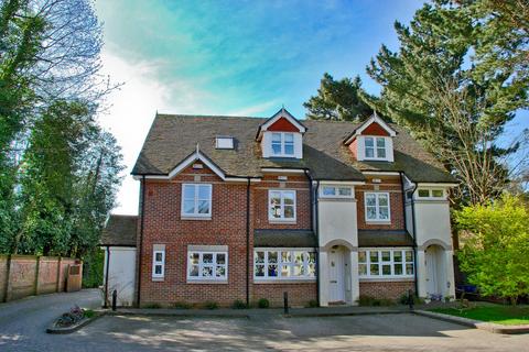 Alexandra Mews, Lymington, SO41 3 bed terraced house for sale