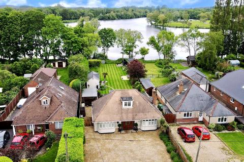 Northfield Road, Ringwood, BH24 4 bed chalet for sale