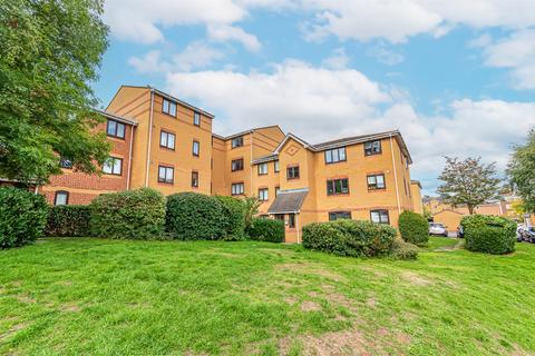 Ascot Court, Aldershot GU11 1 bed flat for sale