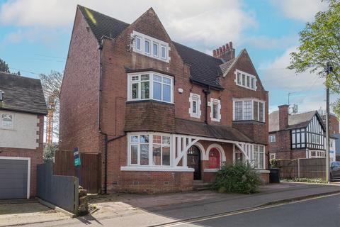 5 bedroom semi-detached house for sale