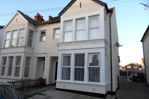 St Helens Road, Westcliff On Sea 1 bed flat for sale