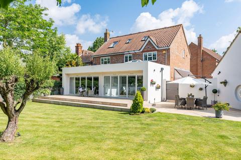 Old Church Road, Chelmsford CM3 4 bed detached house for sale
