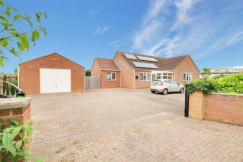 4 bedroom detached bungalow for sale