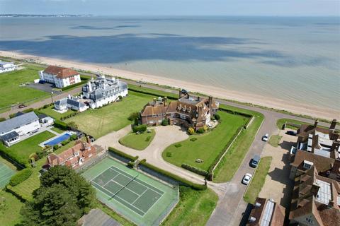 Princes Drive, Sandwich CT13 3 bed flat for sale