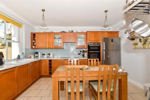 Clifton Crescent, Folkestone, Kent 2 bed apartment for sale