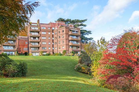 Lythe Hill Park, Haslemere, GU27 3 bed ground floor flat for sale