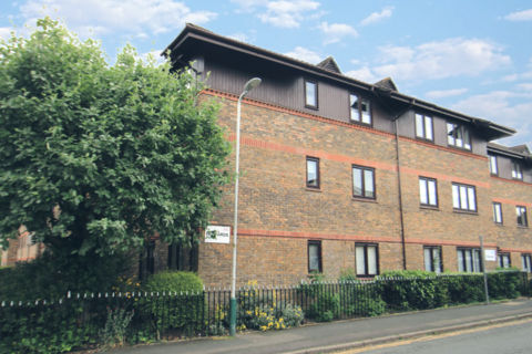Waldegrave Gardens, Upminster RM14 1 bed apartment for sale