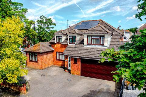 Bradley Avenue, Benfleet, SS7 5 bed detached house for sale