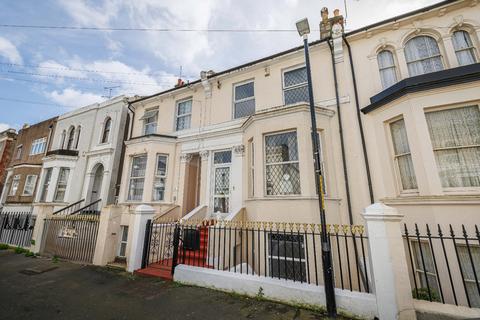 5 bedroom terraced house for sale